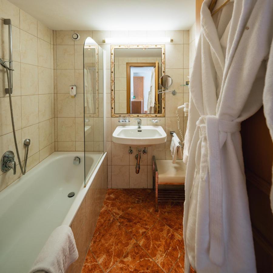 Hotel Garni Alpenruh-Micheluzzi Serfaus Ngoại thất bức ảnh